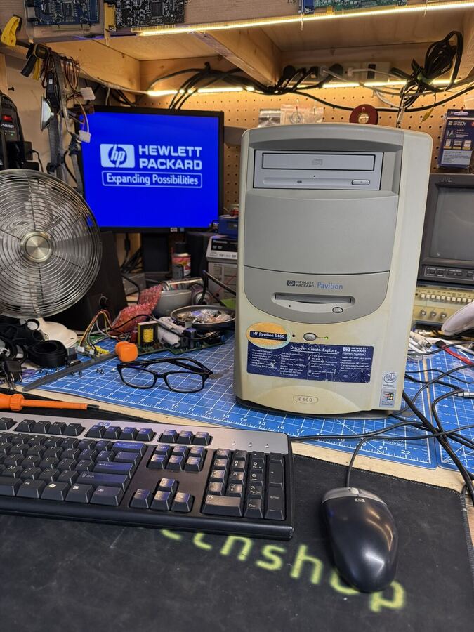 HP Pavilion desktop with a CRT monitor